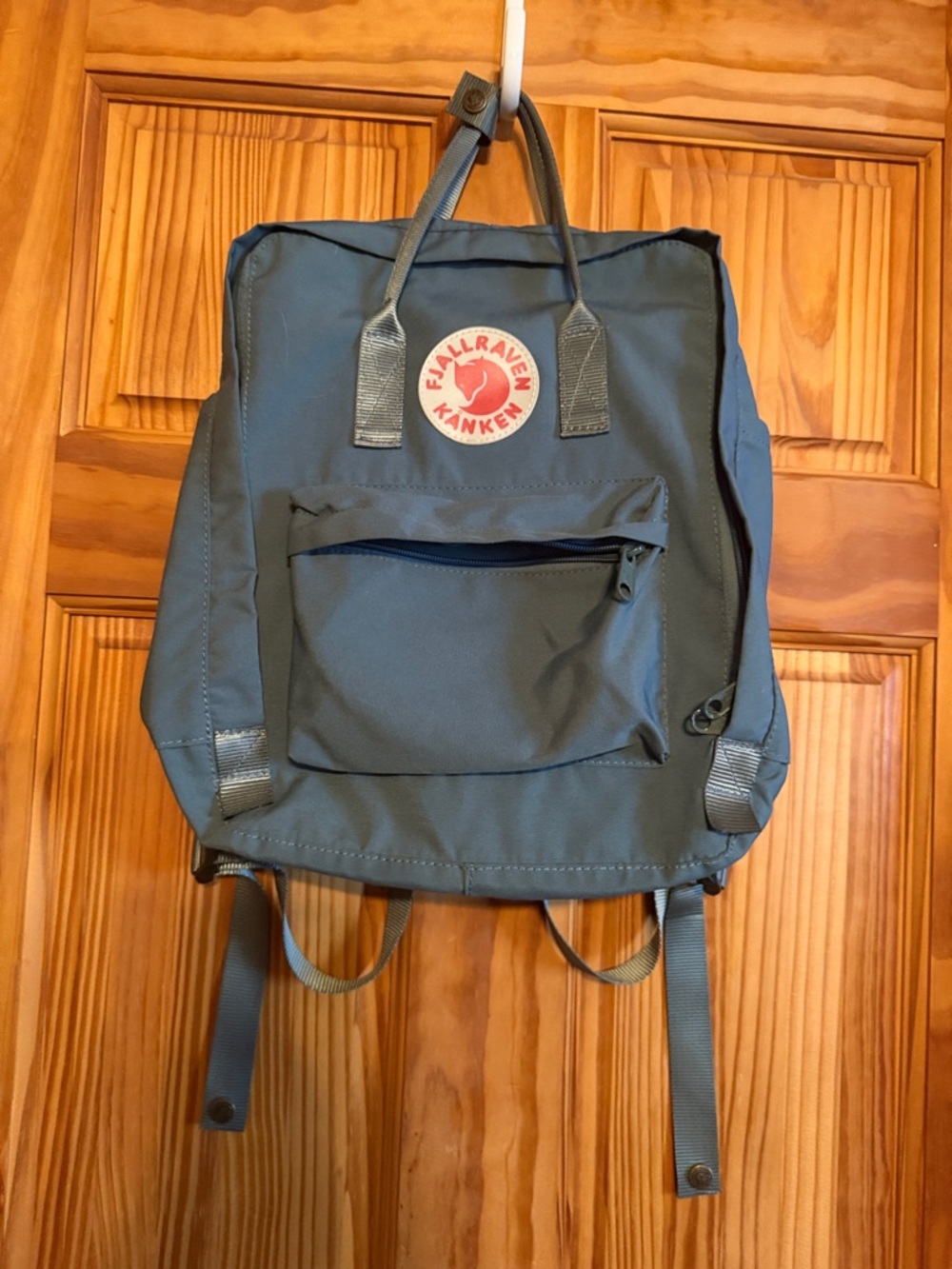 Fjällräven Kanken Hiking Backpack Green Lightweight Zip Closure Outer Pockets